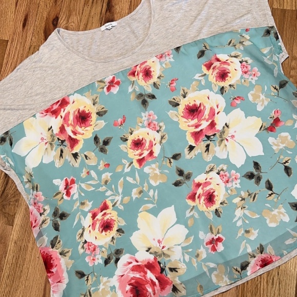 Maurices Woman's Plus Size Floral print top - Picture 1 of 4
